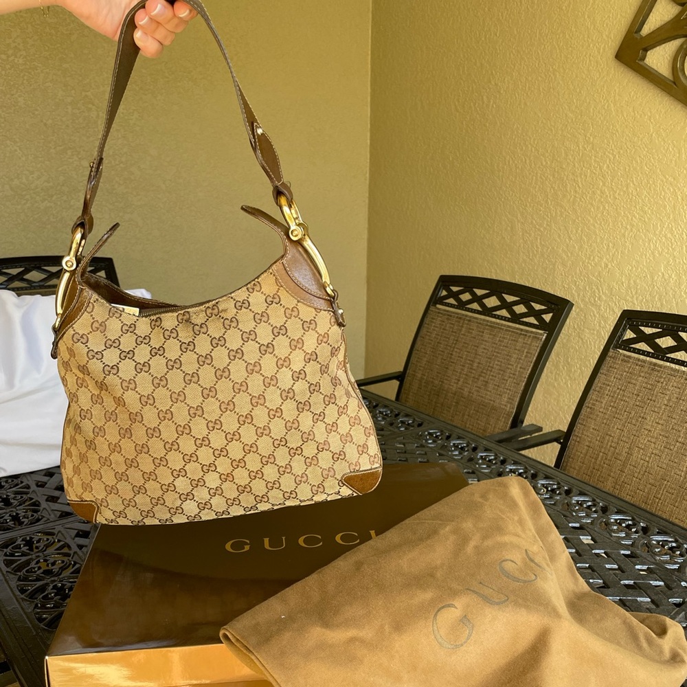 Beautiful, Gucci GG handbag with gorgeous gold hardware
